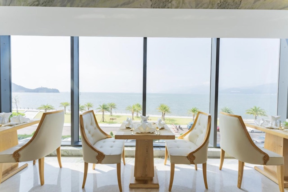 Nhà hàng view biển tại khách sạn Canary Gold Quy Nhơn