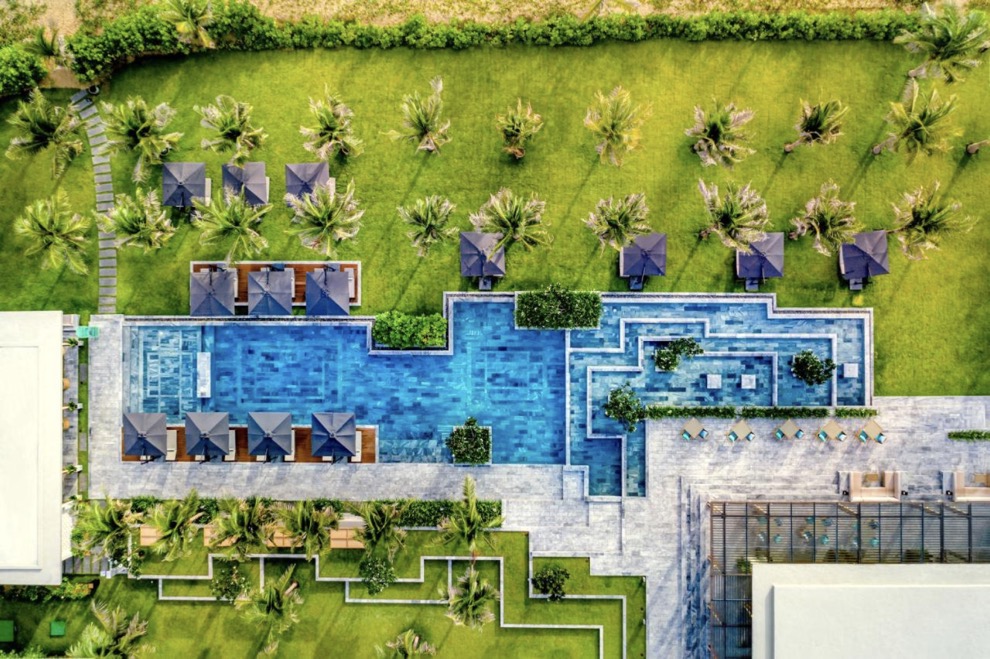 Hồ bơi trung tâm tại Maia Resort Quy Nhơn