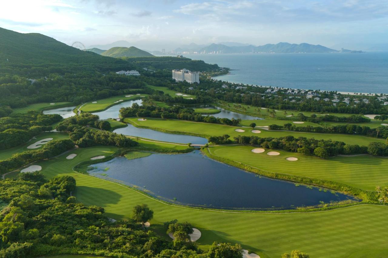 Sân golf view biển tại resort Marriott Nha Trang