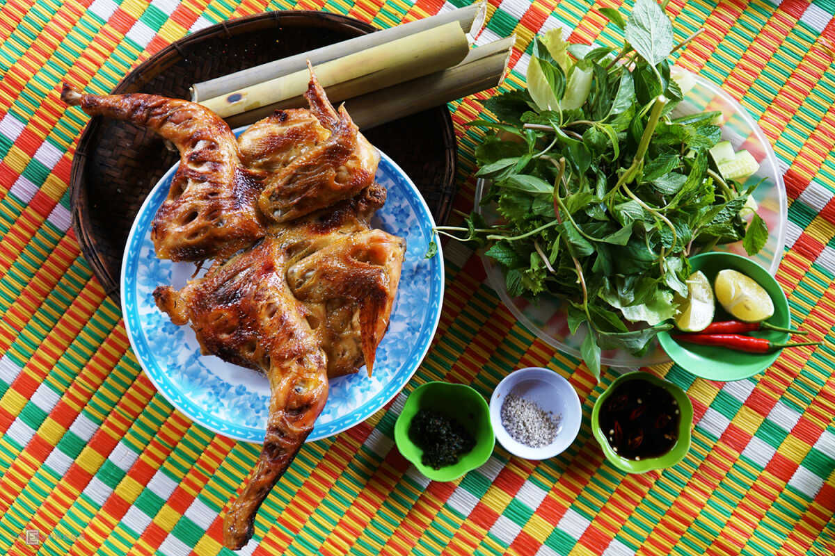 Gà nướng cơm lam Gia Lai