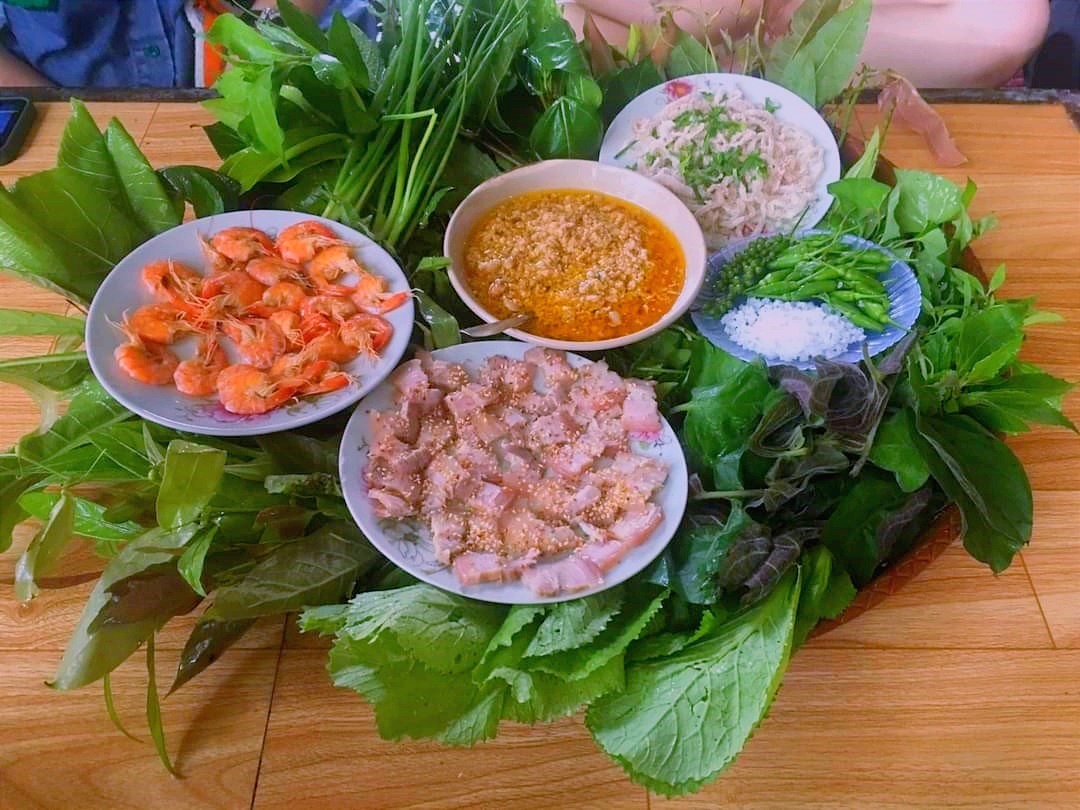 Gỏi lá Kon Tum với các loại rau vô cùg đa dạng